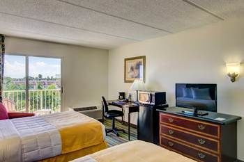 Hutchinson Island Plaza Hotel & Suites