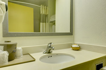 Hutchinson Island Plaza Hotel & Suites