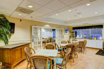 Hutchinson Island Plaza Hotel & Suites