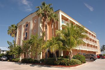 Hutchinson Island Plaza Hotel & Suites