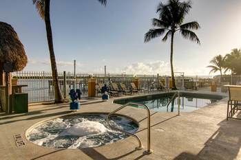 Hutchinson Island Plaza Hotel & Suites