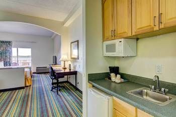 Hutchinson Island Plaza Hotel & Suites