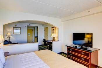 Hutchinson Island Plaza Hotel & Suites