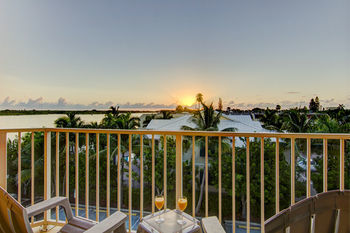Hutchinson Island Plaza Hotel & Suites