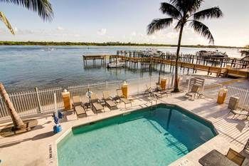 Hutchinson Island Plaza Hotel & Suites
