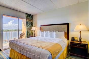 Hutchinson Island Plaza Hotel & Suites