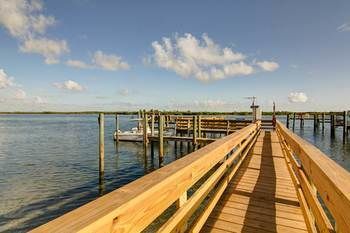 Hutchinson Island Plaza Hotel & Suites