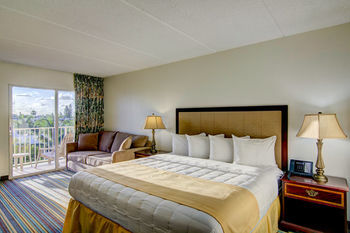 Hutchinson Island Plaza Hotel & Suites