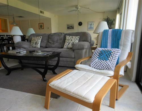 Ocean Village Coral Cluster 1212