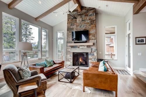 Sunrise Ski Haus