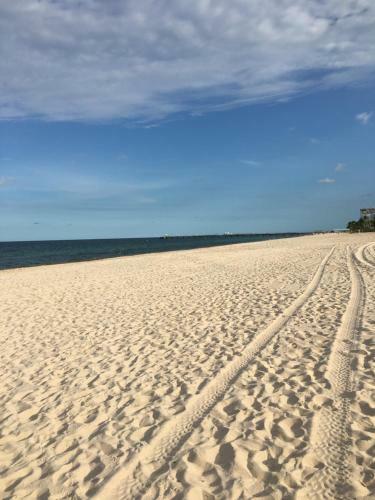 Hotel Dee Jay Beach Resort