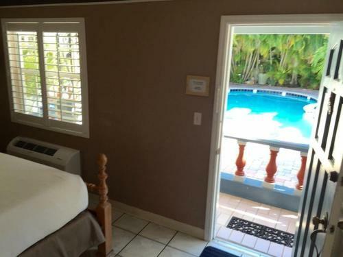 Hostal Coral Reef Guesthouse