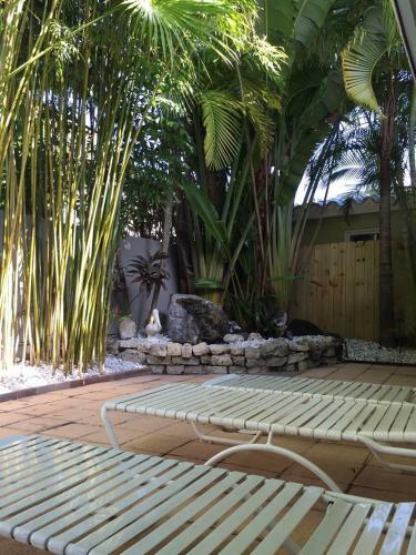 Hostal Coral Reef Guesthouse