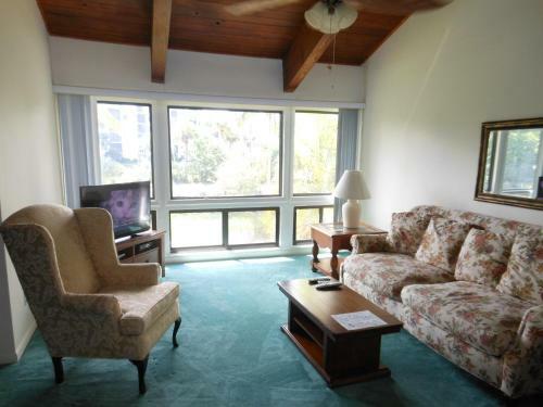 Ocean Village Coral Cluster 1023