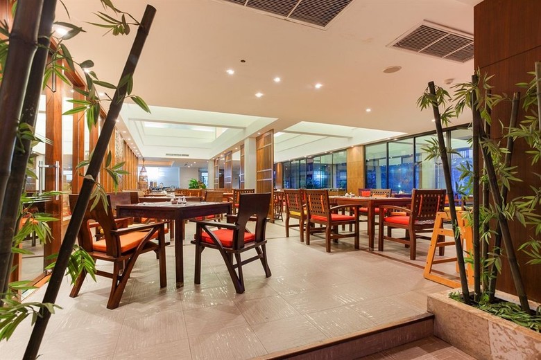 Hotel Alpina Phuket Nalina Resort & Spa