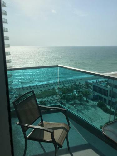 Hollywood Apartment By The Sea