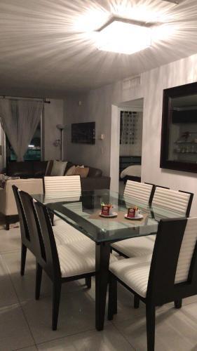 Hollywood Apartment By The Sea