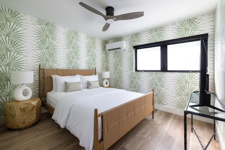 Hotel Pines & Palms Resort