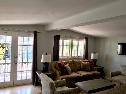 Posada Douglas House