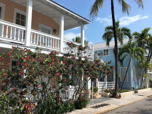 Posada Douglas House