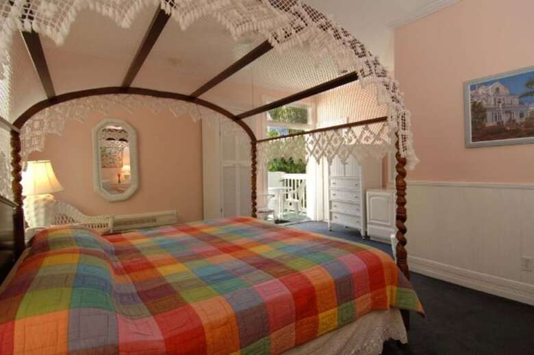 Bed & Breakfast Amsterdam's Curry Mansion Inn