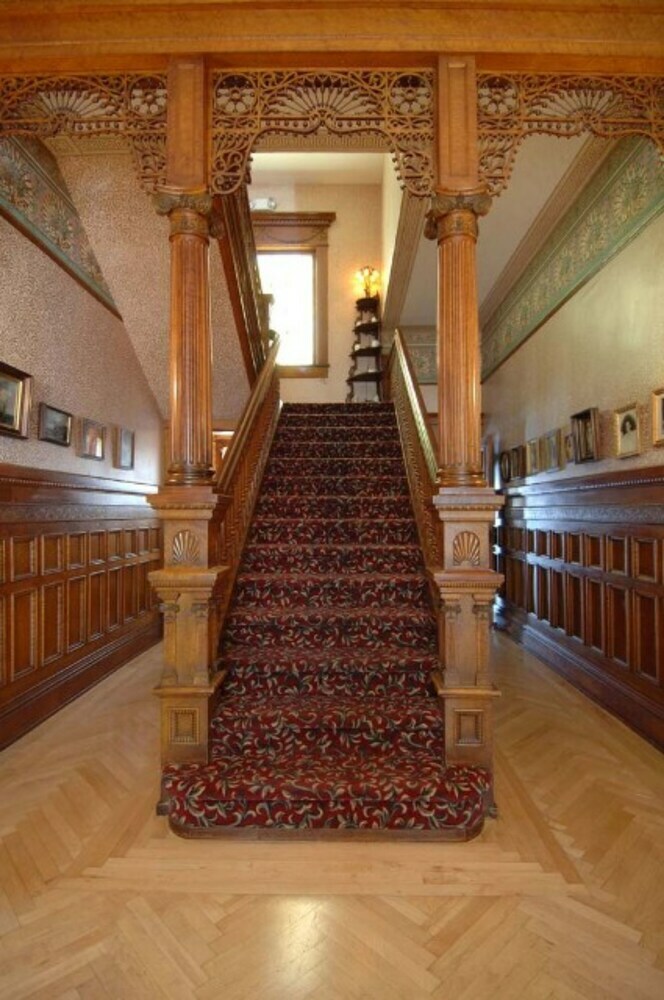 Bed & Breakfast Amsterdam's Curry Mansion Inn