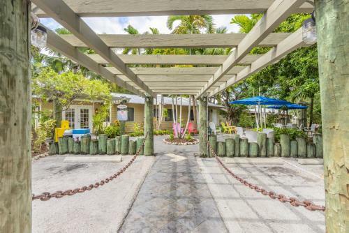 Aparthotel Coconut Mallory Resort And Marina