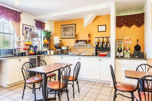 Motel Ramada Lake City
