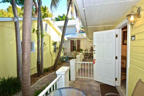 Villa Court Cottages