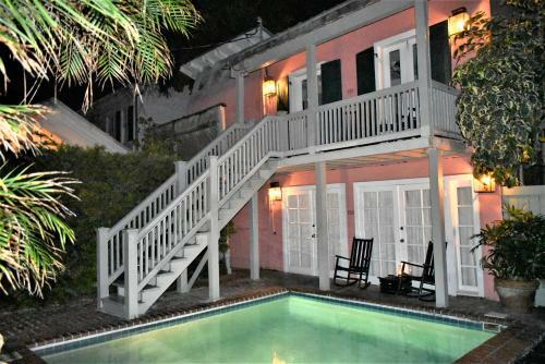 Posada Simonton Court