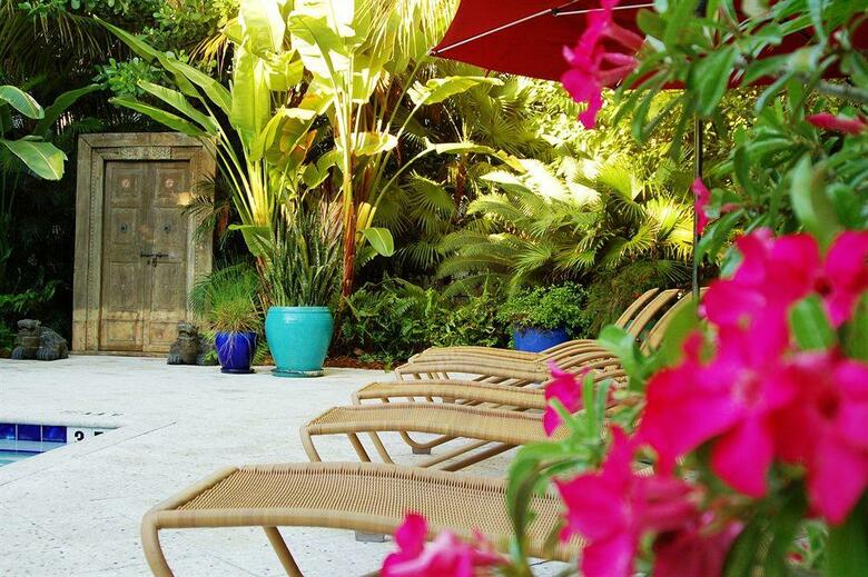 Parrot Key Hotel And Resort