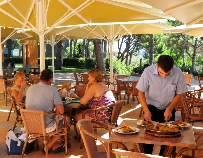 Ciutat De Palol Aparthotel