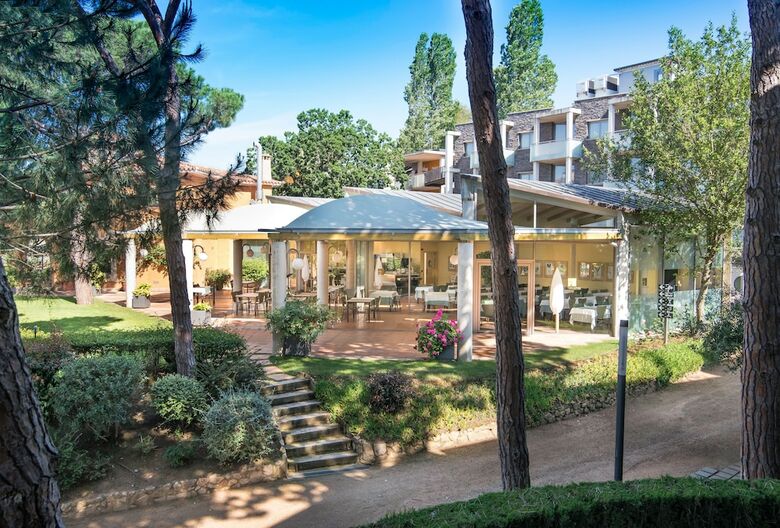 Ciutat De Palol Aparthotel