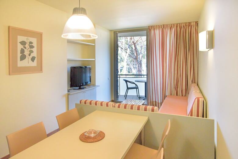 Ciutat De Palol Aparthotel