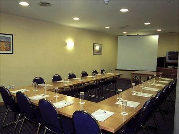 Hotel Holiday Inn Express San Sebasti�n De Los Reyes