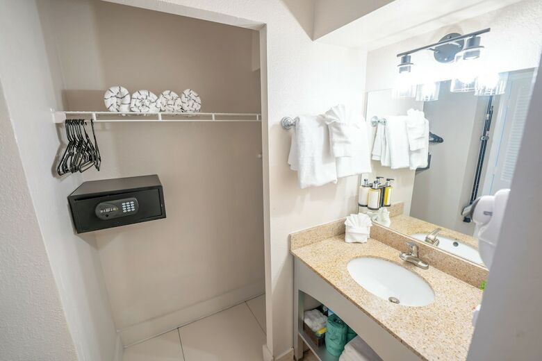 Boca Raton Plaza Hotel