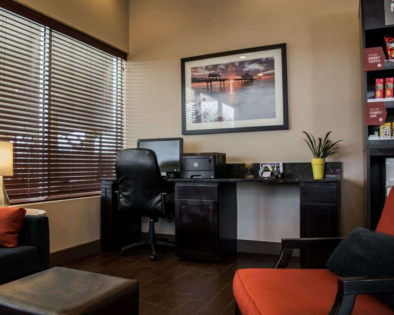 Hotel Comfort Suites