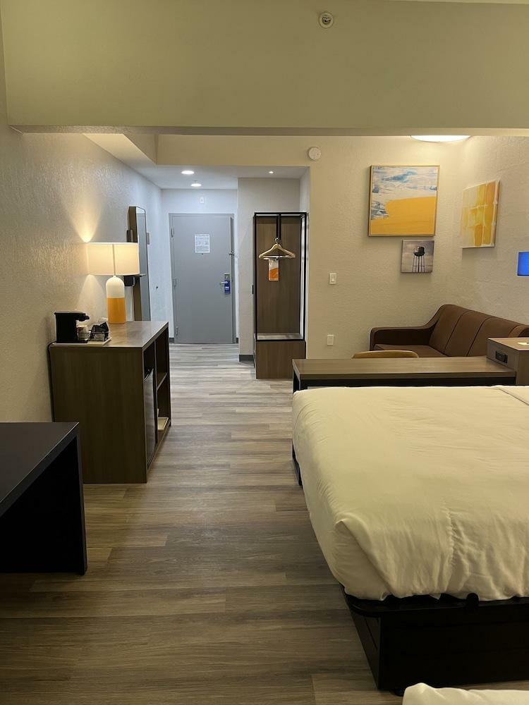 Hotel Comfort Suites