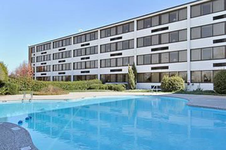 Hotel Ramada Airport Conference Center