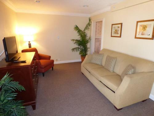 Hotel Days Inn & Suites By Wyndham Lake Okeechobee