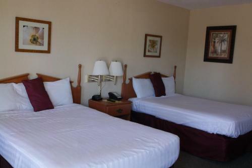 Hotel Days Inn & Suites By Wyndham Lake Okeechobee