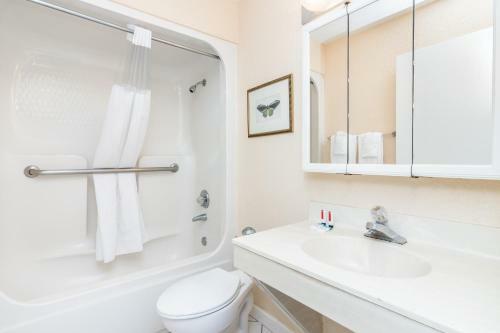 Hotel Days Inn & Suites By Wyndham Lake Okeechobee