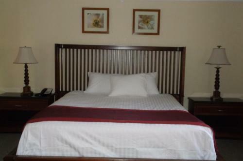 Hotel Days Inn & Suites By Wyndham Lake Okeechobee