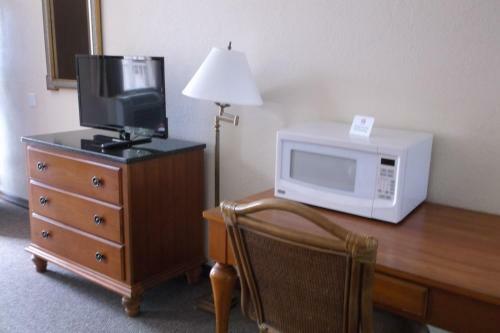 Hotel Days Inn & Suites By Wyndham Lake Okeechobee