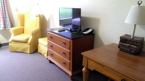 Hotel Days Inn & Suites By Wyndham Lake Okeechobee