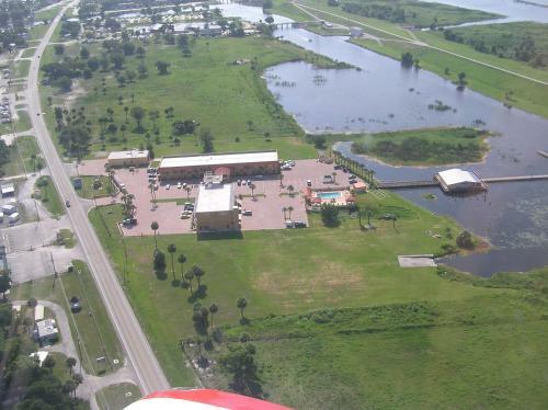 Hotel Days Inn & Suites By Wyndham Lake Okeechobee
