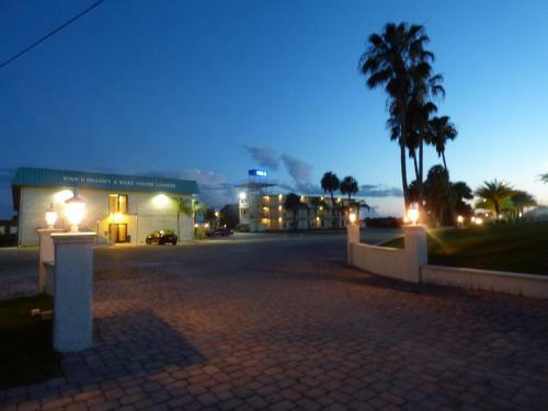 Hotel Days Inn & Suites By Wyndham Lake Okeechobee