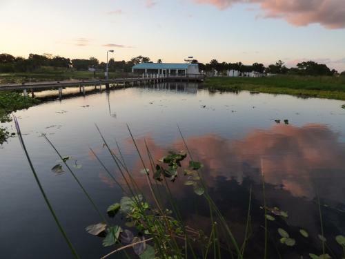 Hotel Days Inn & Suites By Wyndham Lake Okeechobee