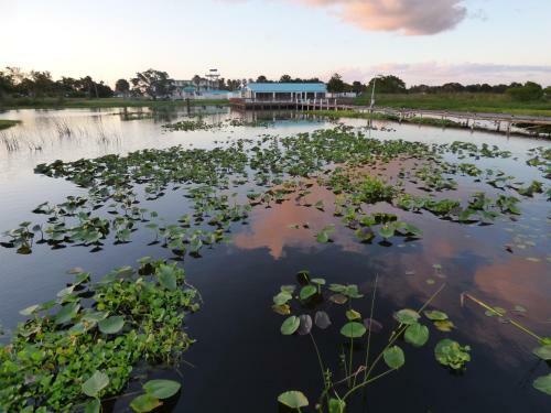 Hotel Days Inn & Suites By Wyndham Lake Okeechobee