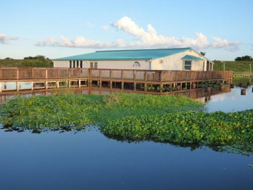 Hotel Days Inn & Suites By Wyndham Lake Okeechobee